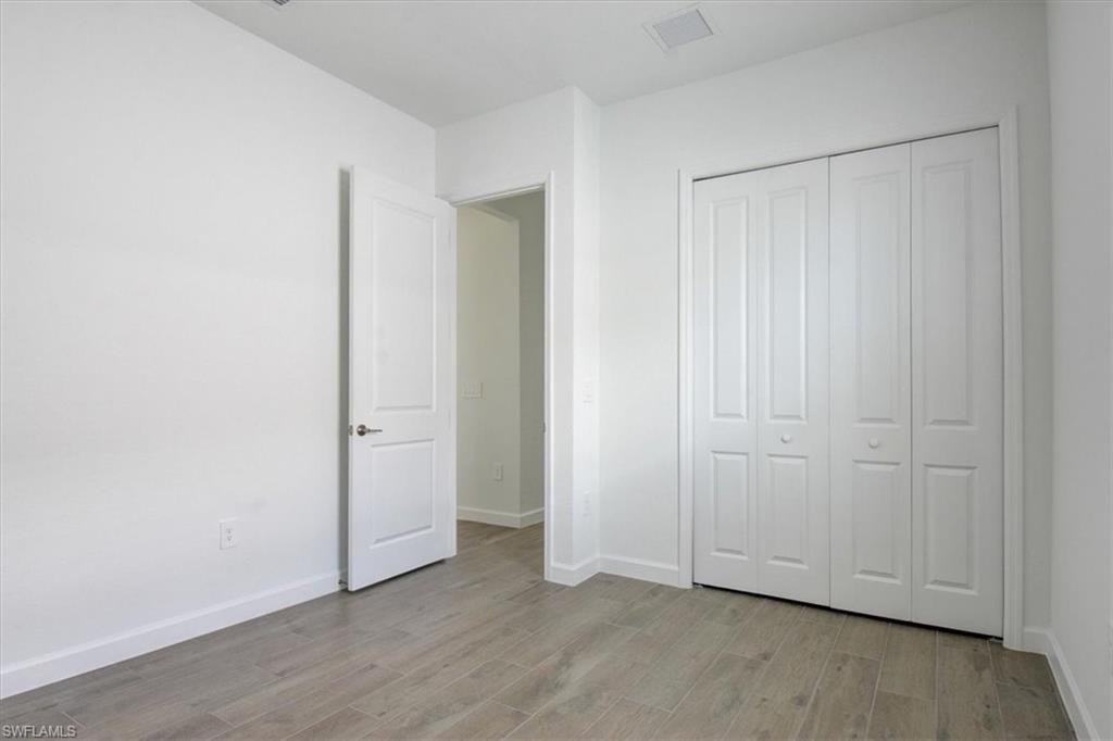 7796 Lakes Edge Ln Property Photo 18