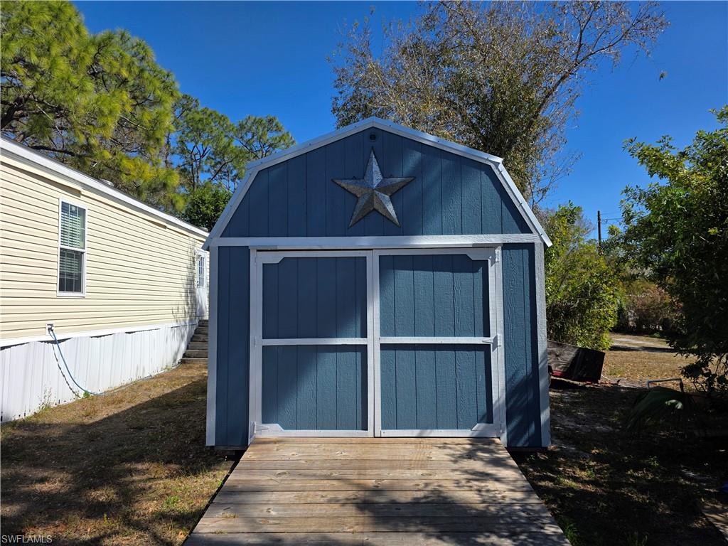 8085 Hart Dr Property Photo 2