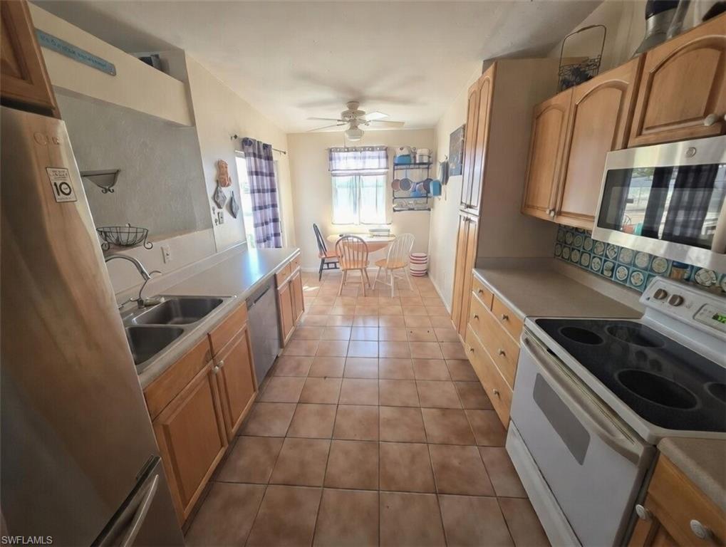 518 Jacaranda Pkwy E Property Photo 4