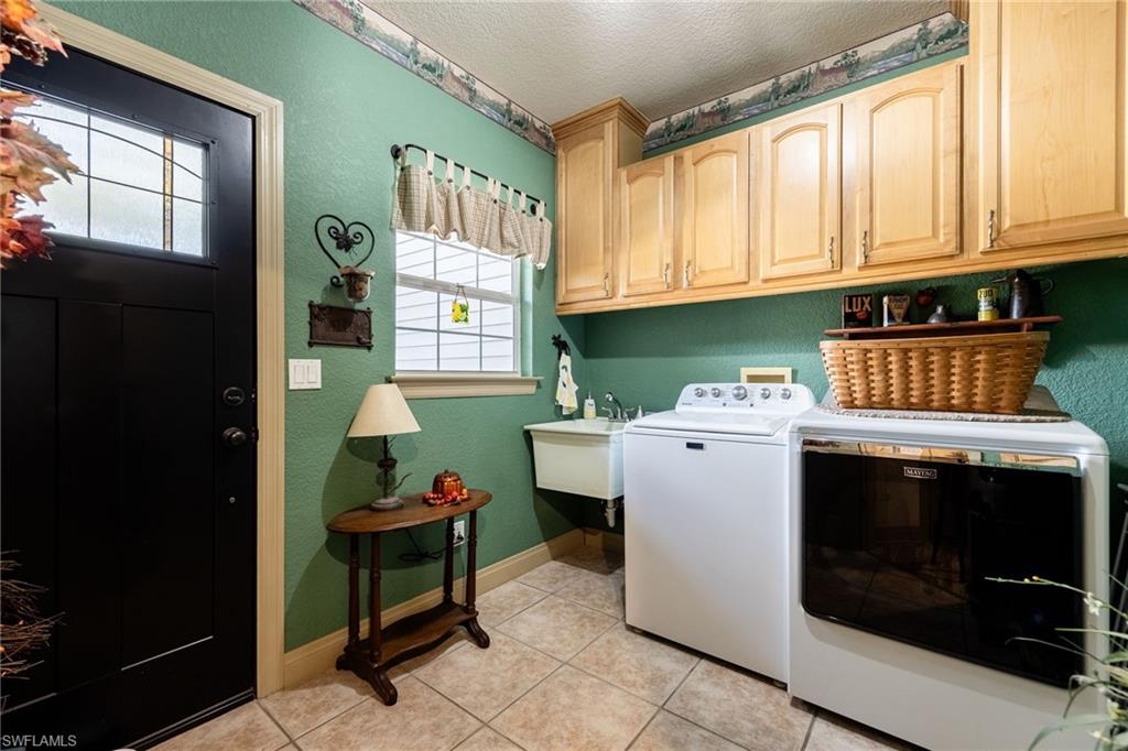 22800 N River Rd Property Photo 30