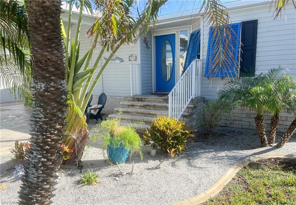 17561 Canal Cove Ct Property Photo 2
