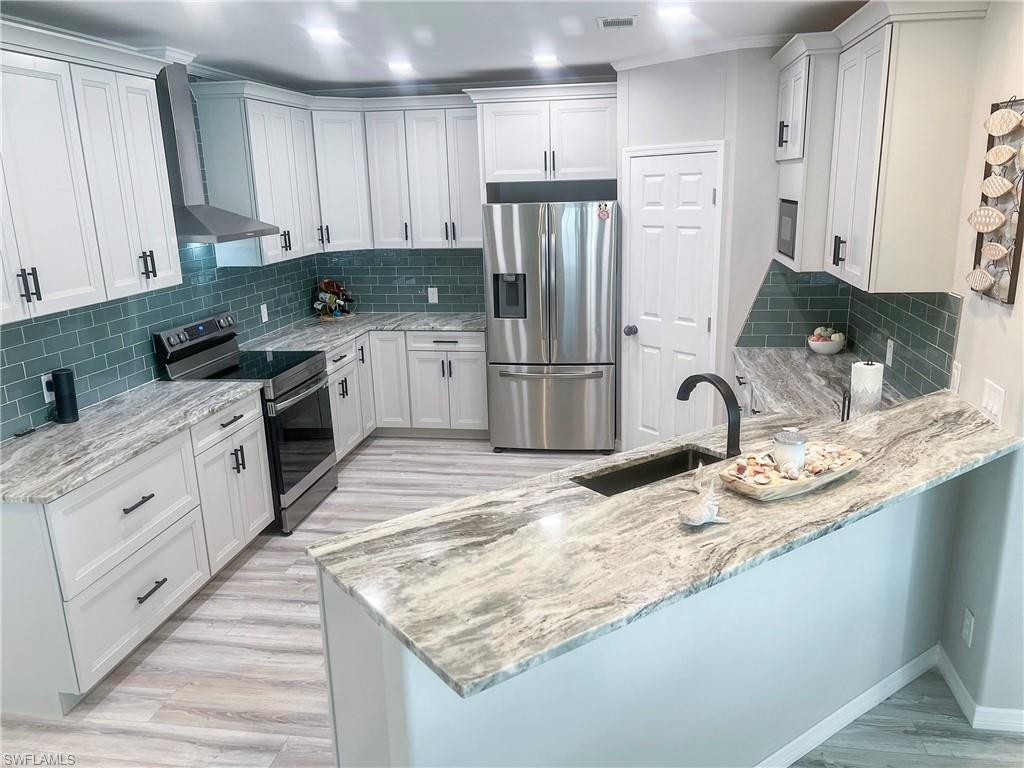 17561 Canal Cove Ct Property Photo 4