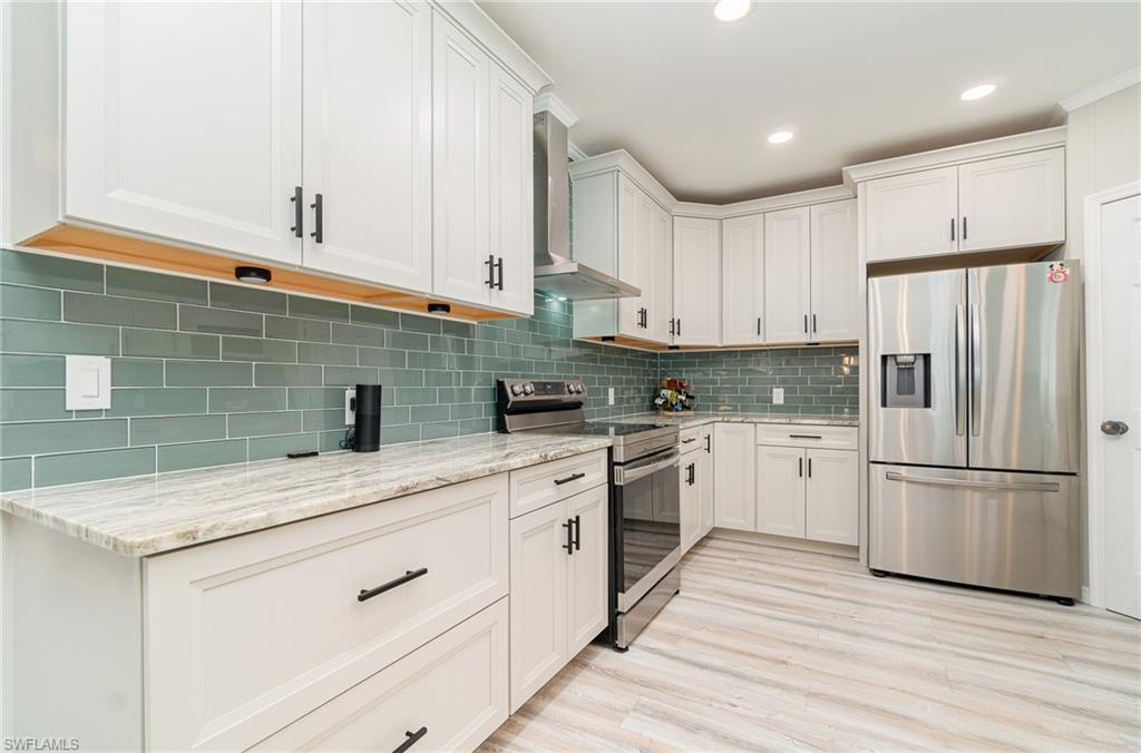 17561 Canal Cove Ct Property Photo 6