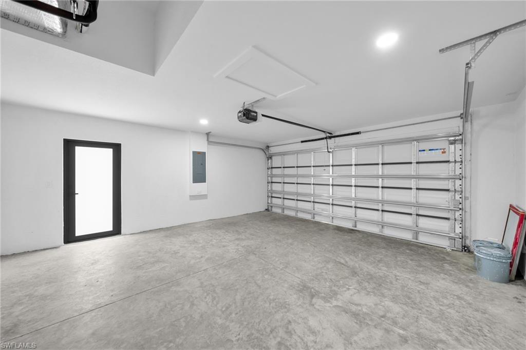3407 65th St W Property Photo 10