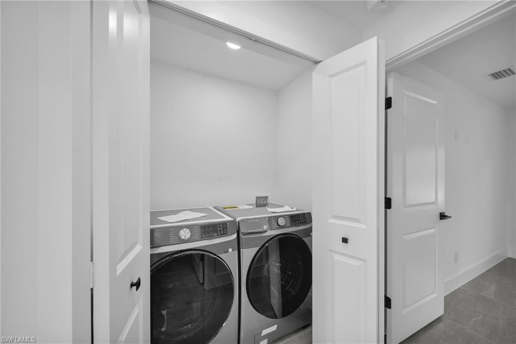 3407 65th St W Property Photo 23