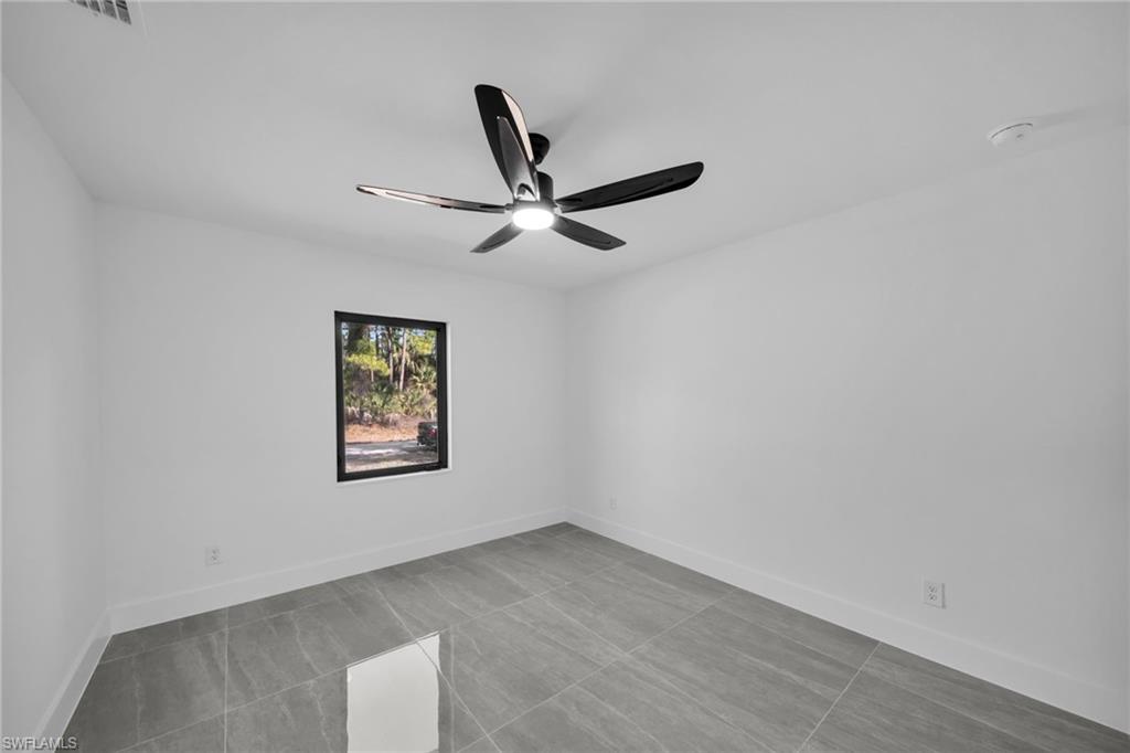 3407 65th St W Property Photo 25