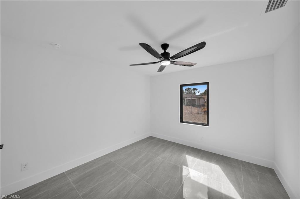 3407 65th St W Property Photo 28