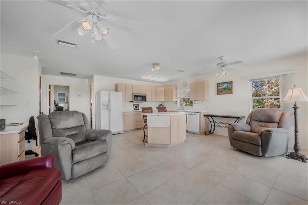 1079 Lock Ln Property Photo 8