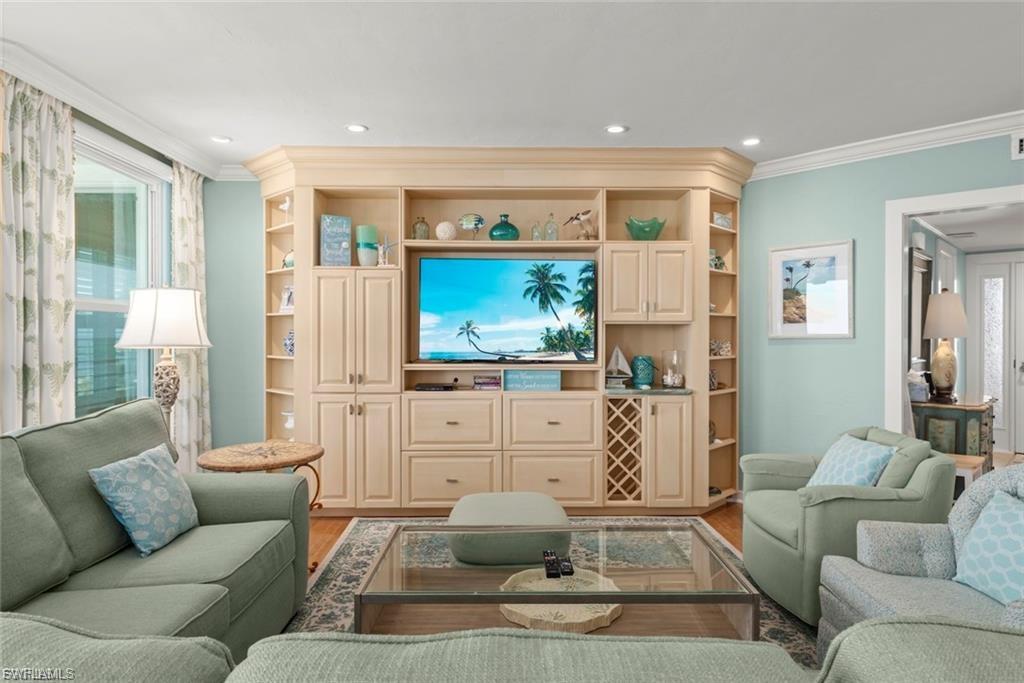 1602 Lands End Village Property Photo 7