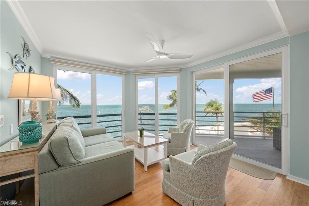 1602 Lands End Village Property Photo 8
