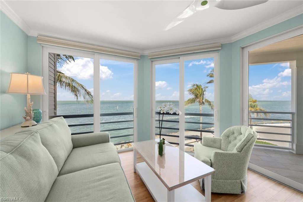 1602 Lands End Village Property Photo 9