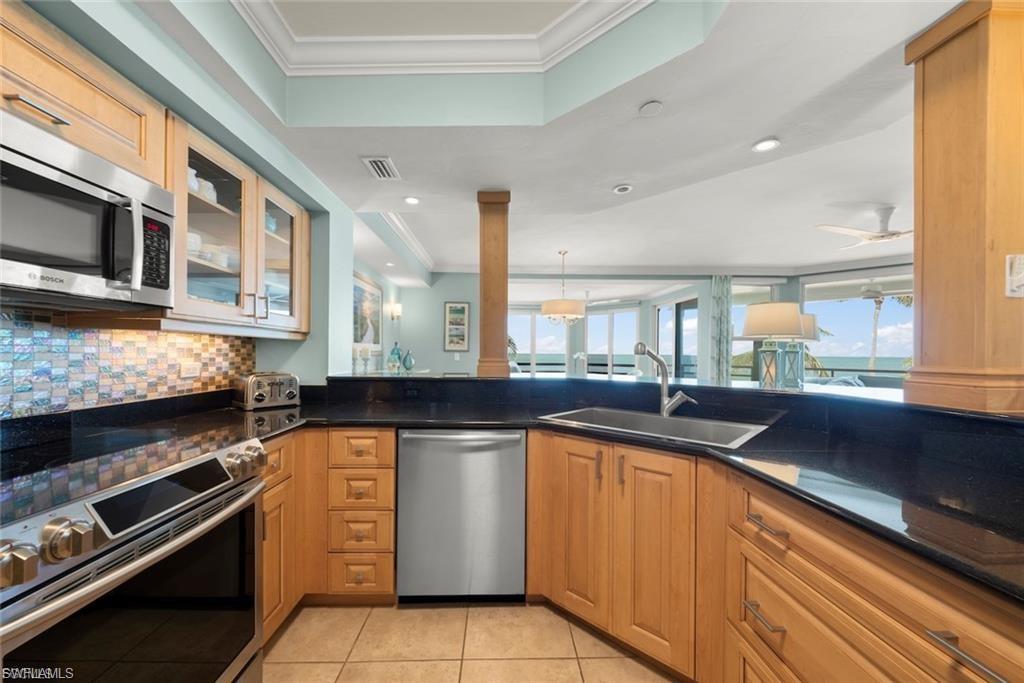 1602 Lands End Village Property Photo 15