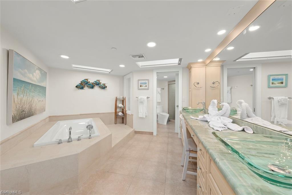 1602 Lands End Village Property Photo 24
