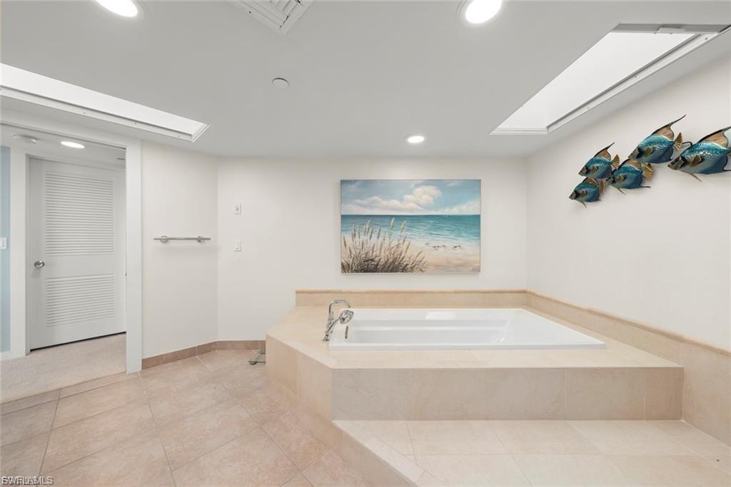 1602 Lands End Village Property Photo 26