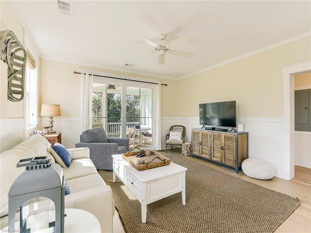 1550 Centre St Property Photo 3