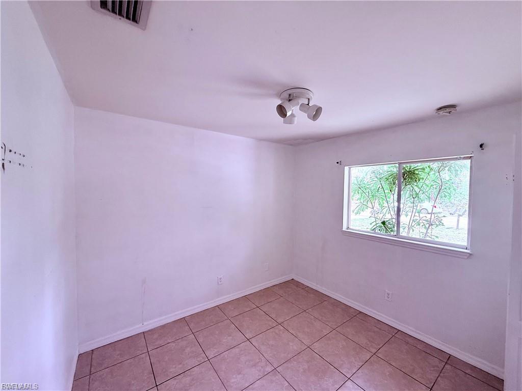 1221 E 12th St Property Photo 14