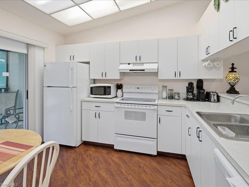 4200 Looking Glass Ln 4204 Property Photo 3