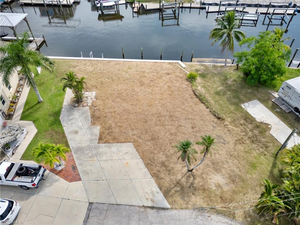 870 Oak St Property Photo 12