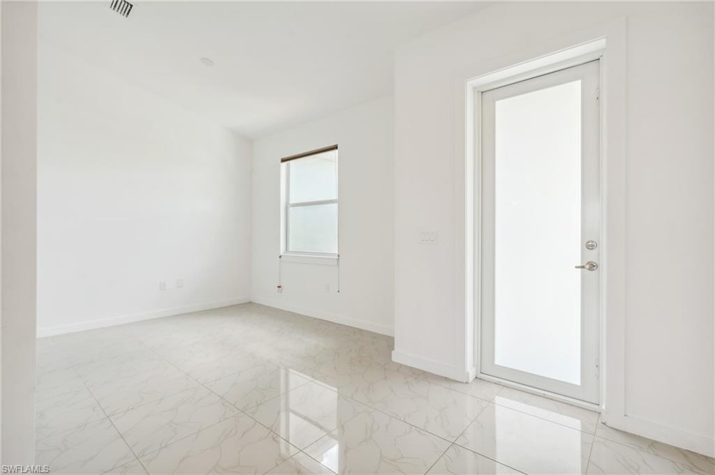 2725 Sw Embers Ter Property Photo 4