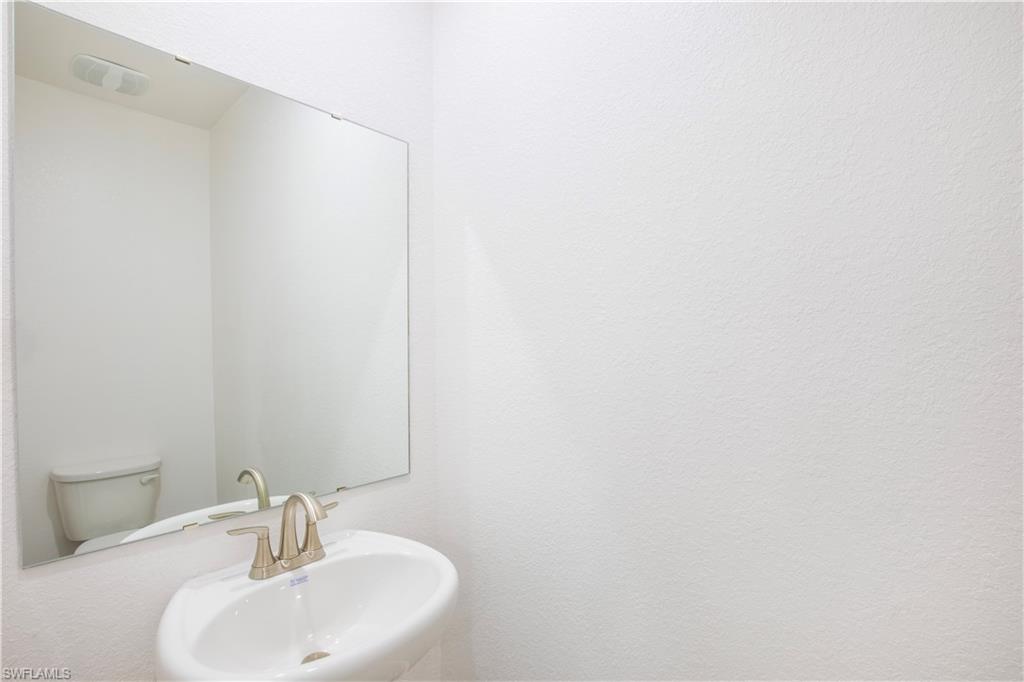 10534 Fountain Palm Cir Property Photo 8