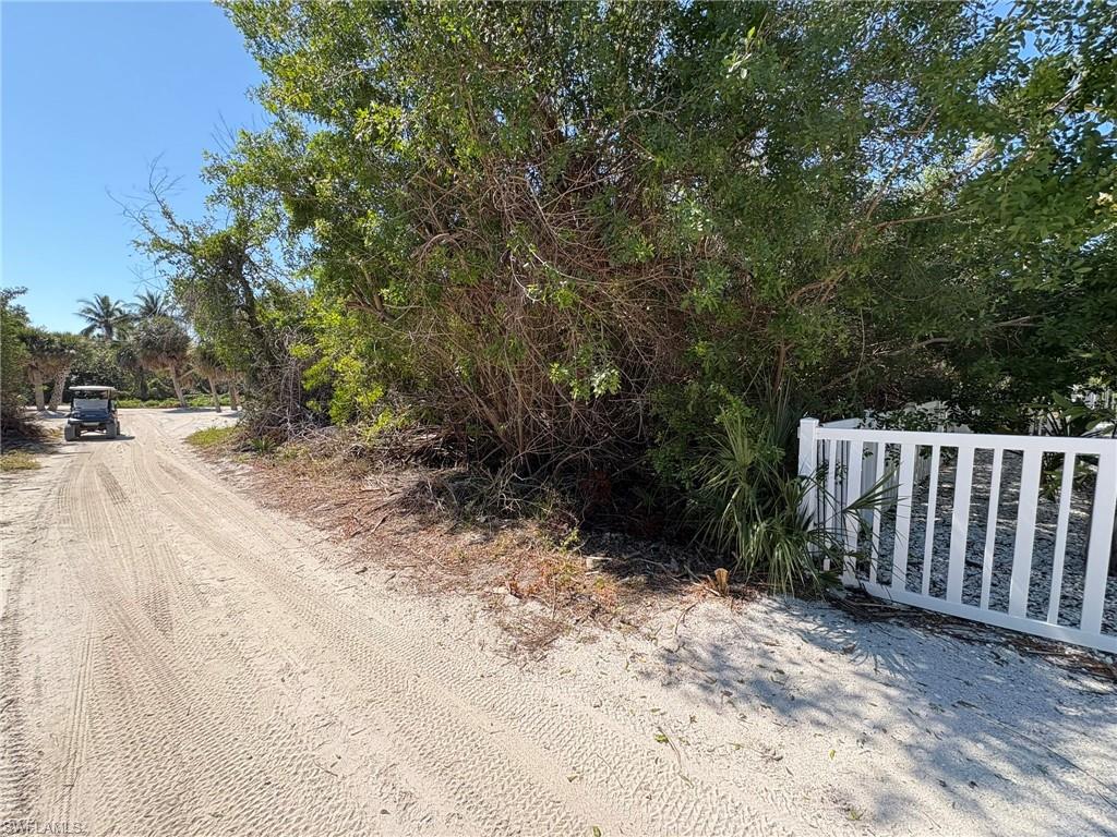 516 Longboat Cir Property Photo 6