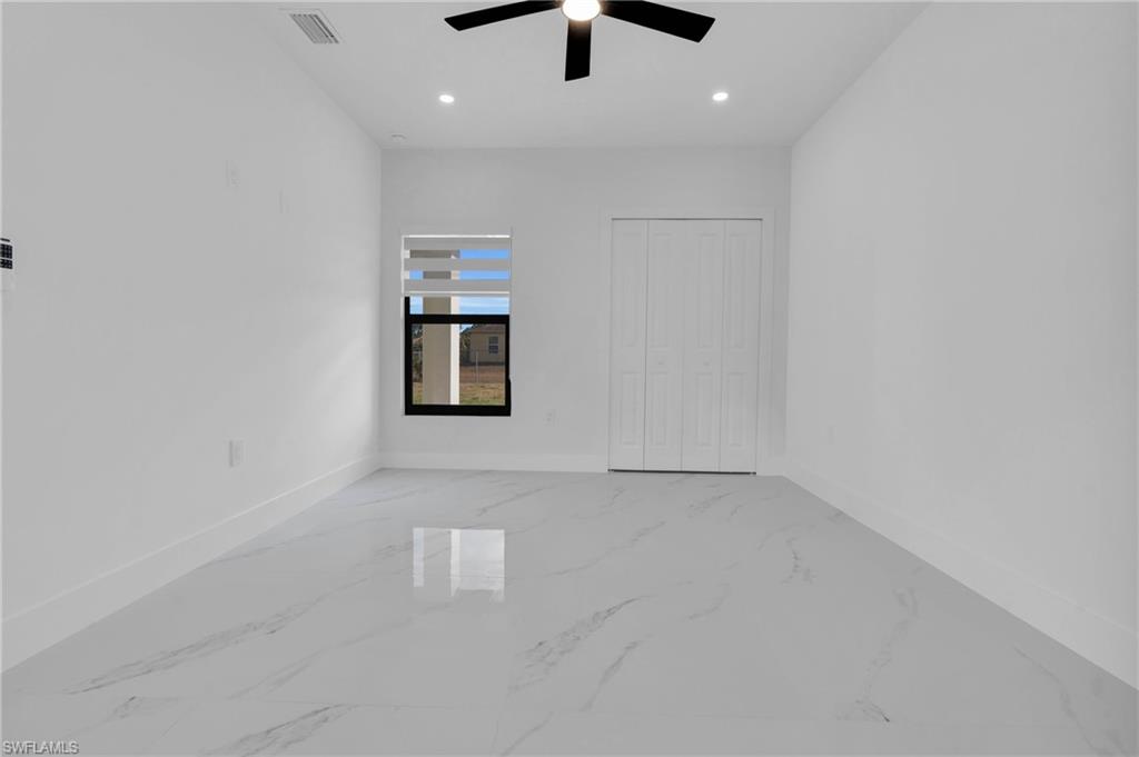 2607 41st St W Property Photo 12