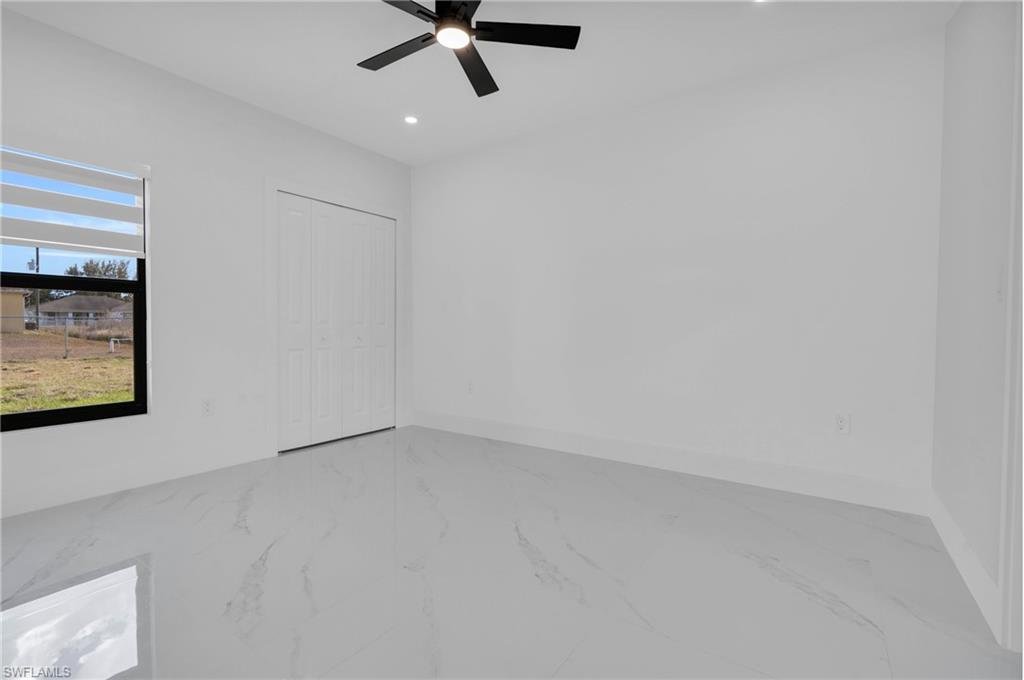 2607 41st St W Property Photo 13