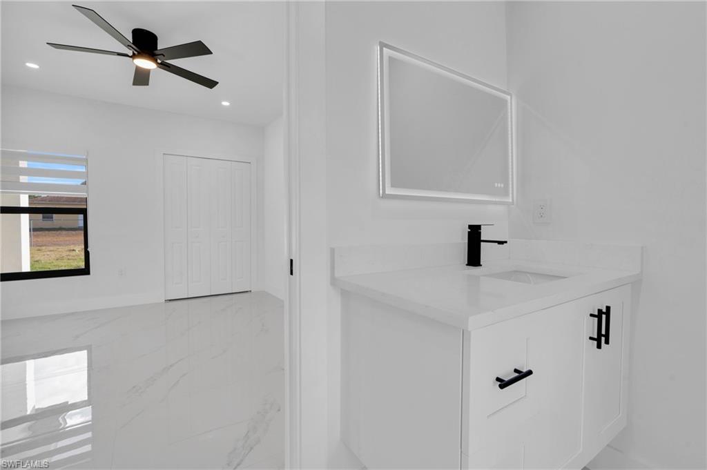2607 41st St W Property Photo 18