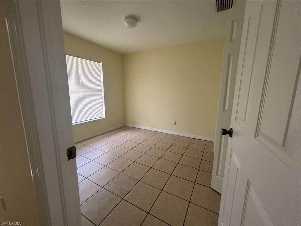 2405/2407 Vernon Ave S Property Photo 6