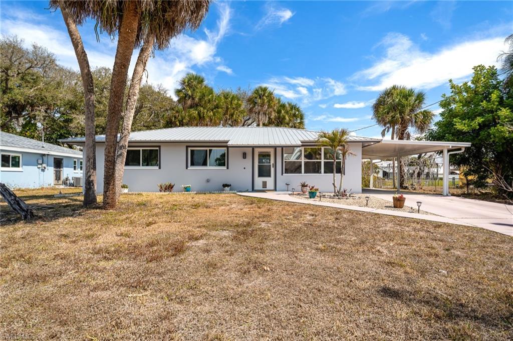 1006 April Ln Property Photo 2