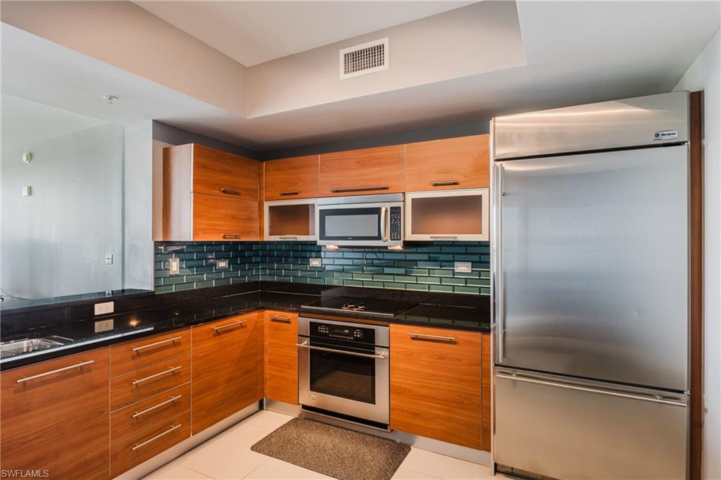 3000 Oasis Grand Blvd 2405 Property Photo 9