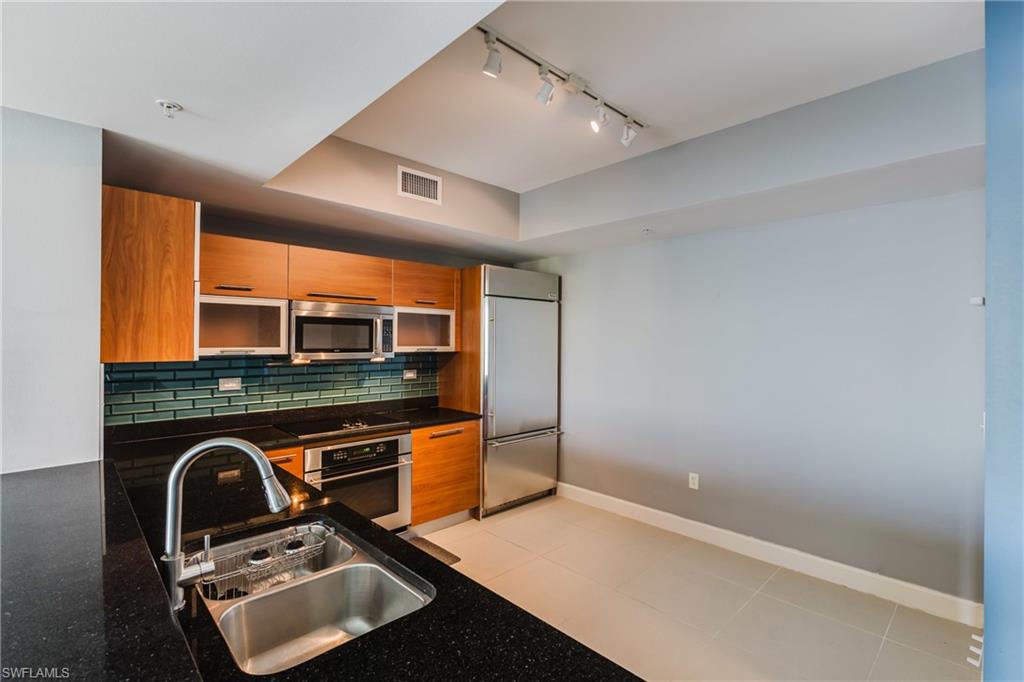 3000 Oasis Grand Blvd 2405 Property Photo 10