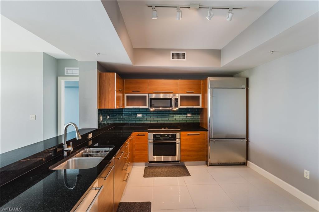 3000 Oasis Grand Blvd 2405 Property Photo 11