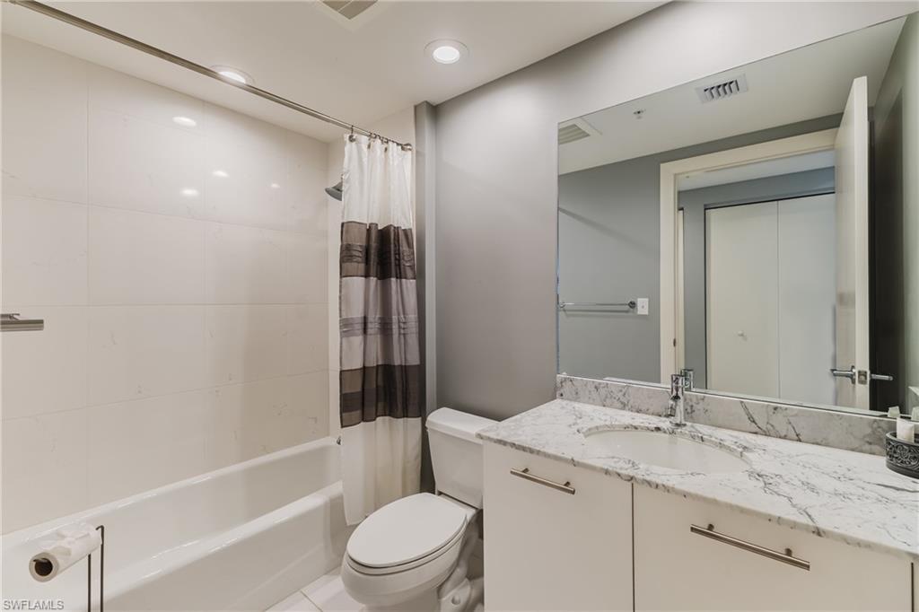 3000 Oasis Grand Blvd 2405 Property Photo 22