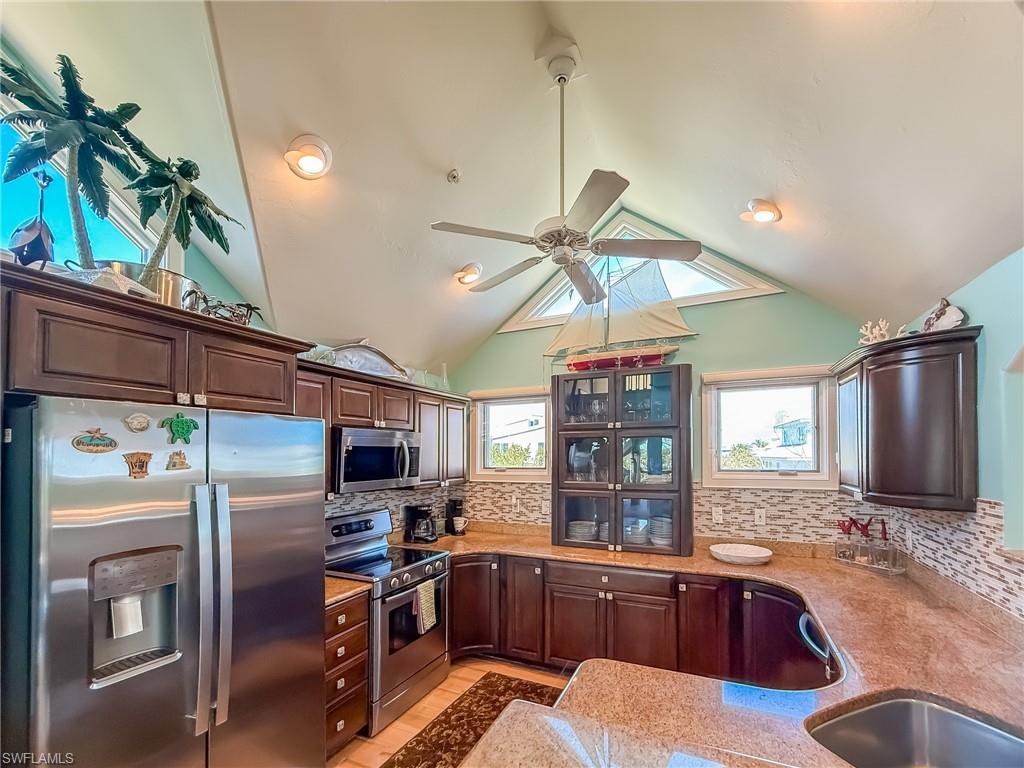 4541 Conch Shell Dr Property Photo 12