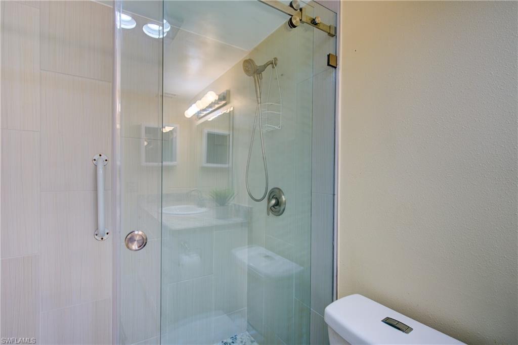 402 Se 42nd Ter 3 Property Photo 11