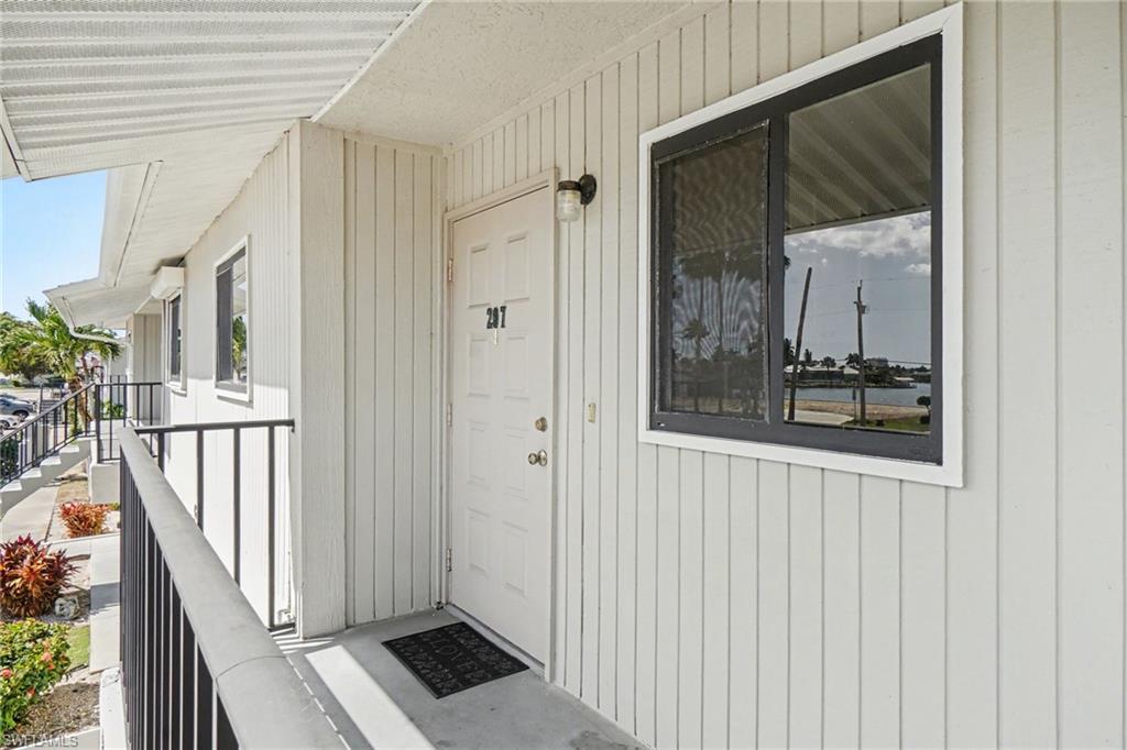 423 Cape Coral Pkwy W 203 (207) Property Photo 23