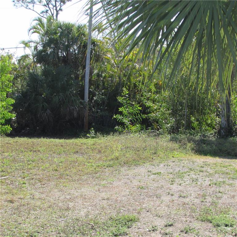 7757 Breakwater Ct Property Photo 3