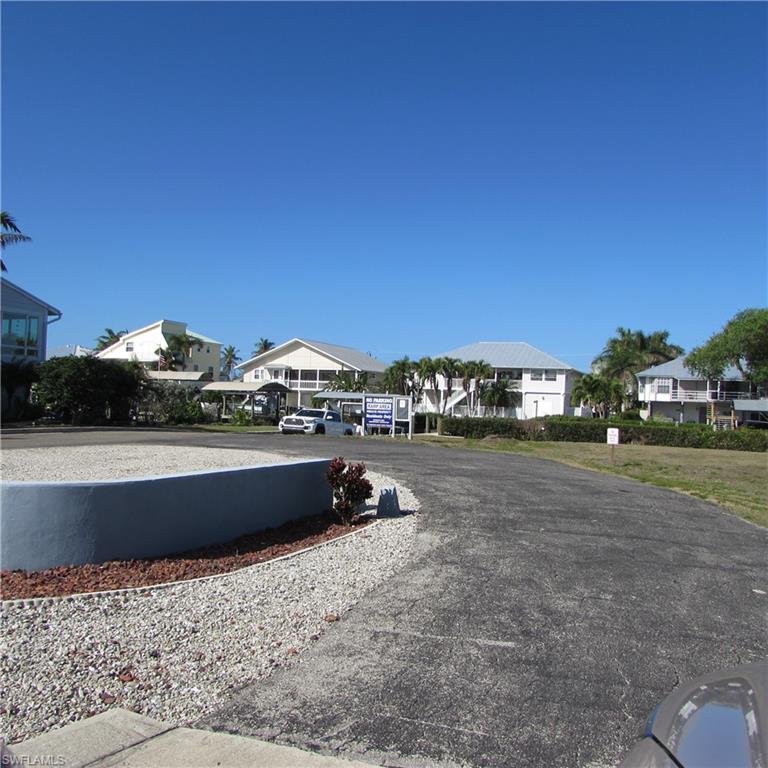 7757 Breakwater Ct Property Photo 23