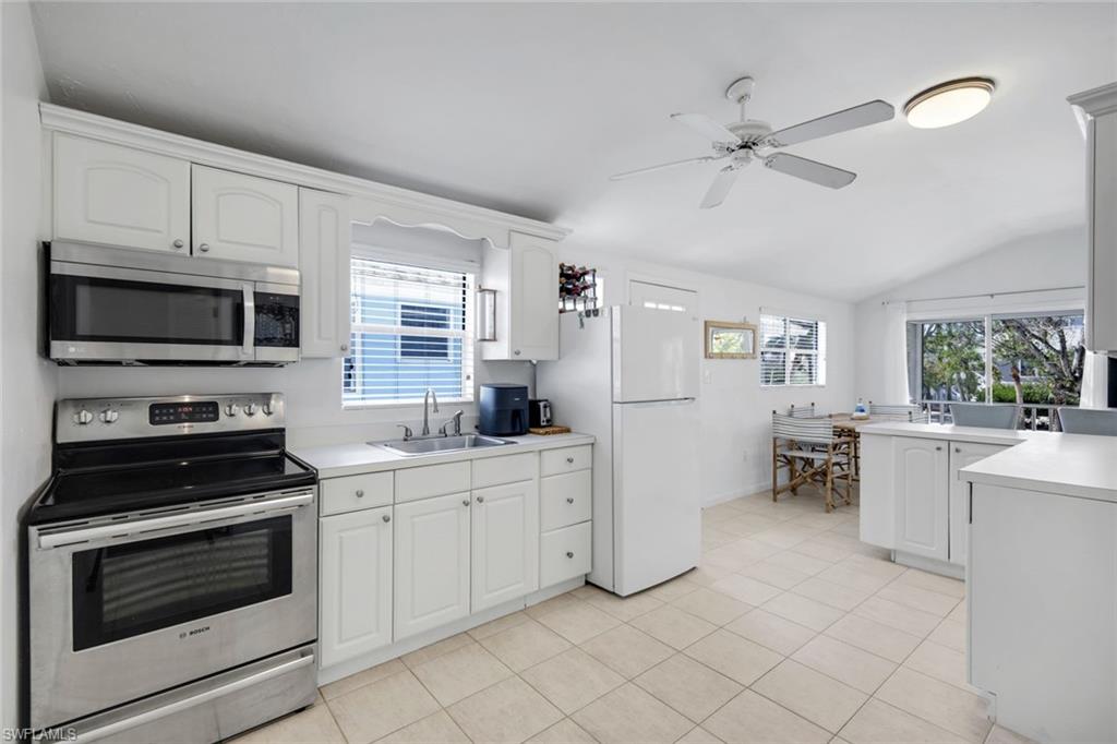 746 Cardium St Property Photo 11