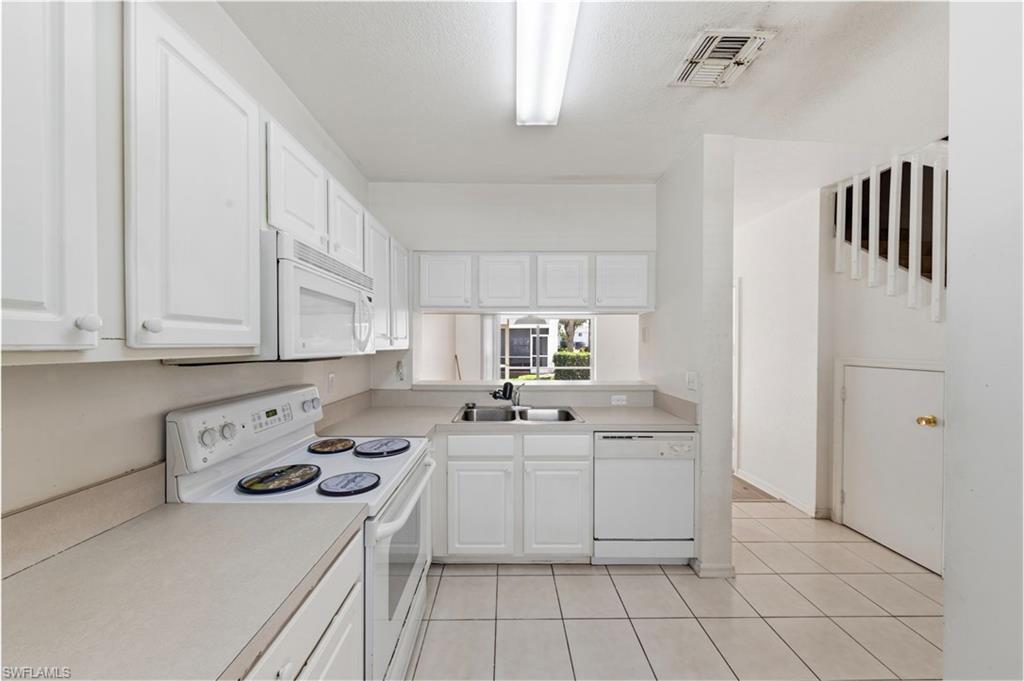 10045 Lone Cypress St Property Photo 9