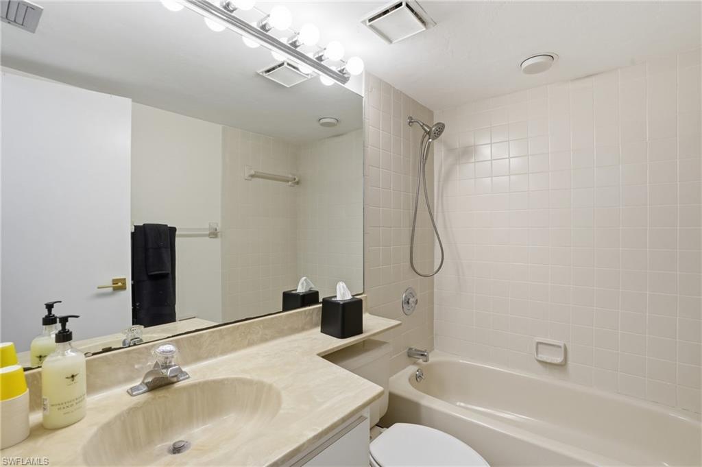 5585 Trailwinds Dr 314 Property Photo 27