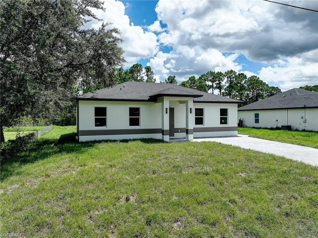 940 Lakeside DR Property Photo 1