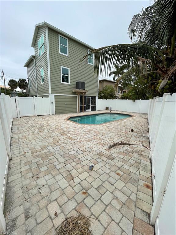 235 Miramar St Property Photo 2