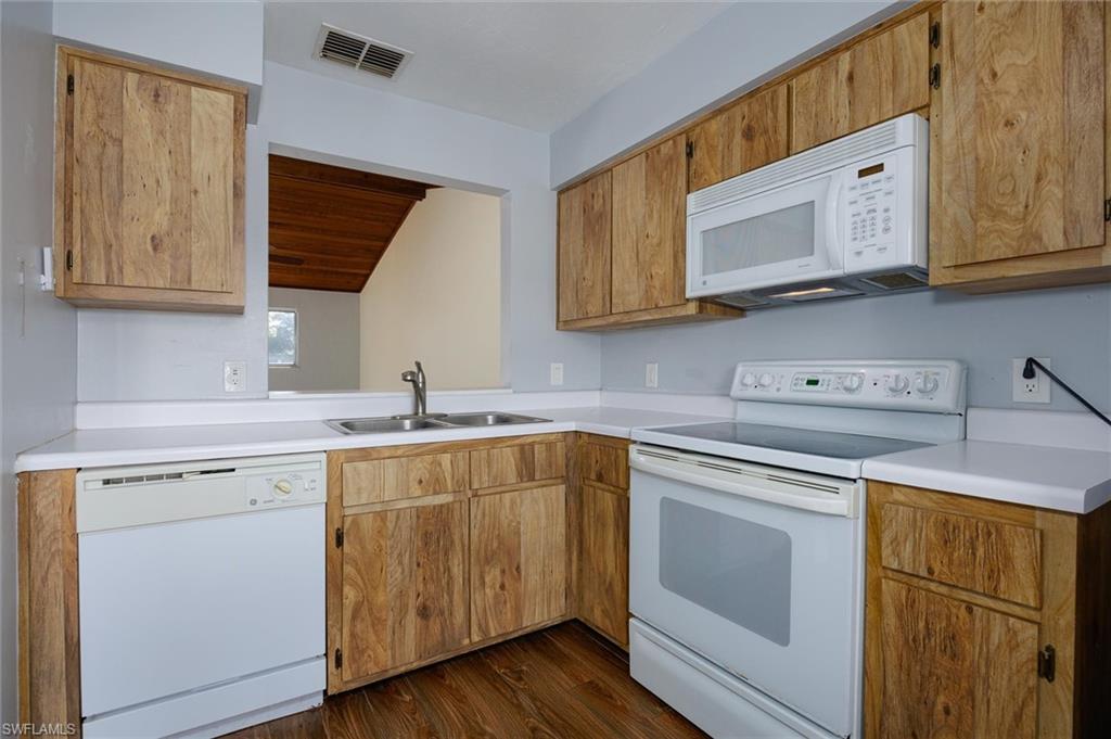 9303 Lennex Ln Property Photo 5