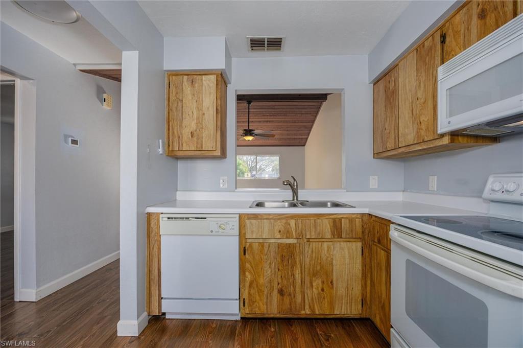 9303 Lennex Ln Property Photo 6