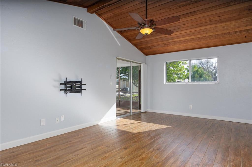 9303 Lennex Ln Property Photo 8