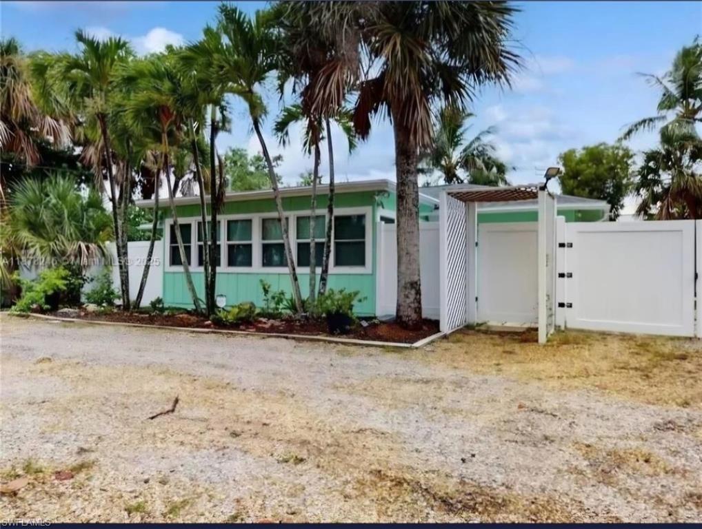 1942 Roseate LN Property Photo 1