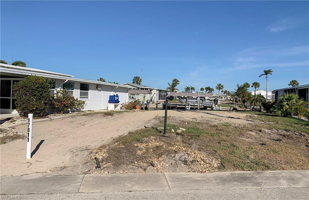 17811 Eglantine Ln Property Photo 3