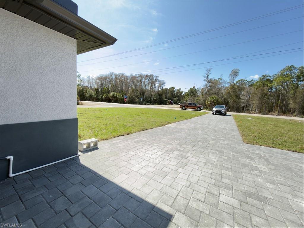 945 Homestead Rd S Property Photo 5